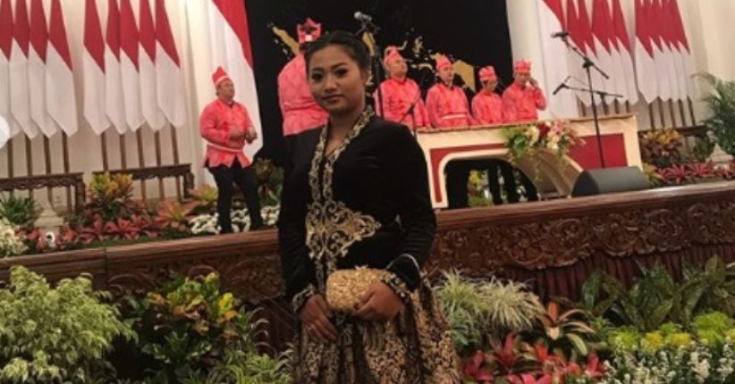 Perayaan Kemerdekaan RI, Maria Simorangkir Cantik Berbusana Adat Jawa
