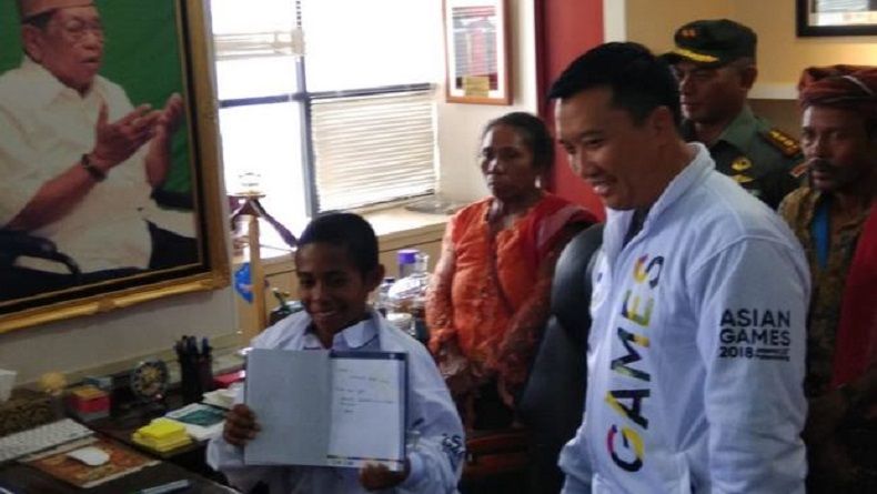 Meski Sakit Perut, Joni Tetap Panjat Tiang agar Merah Putih Berkibar