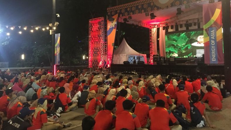 Mengakomodir Penonton yang Gagal Masuk, Panitia Pasang Layar