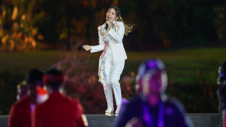 Meraih Bintang Via Vallen Bikin Jokowi Ikut Bergoyang