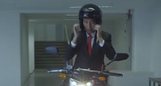 Tunggangi Moge, Ini Model dan Harga Helm Jokowi