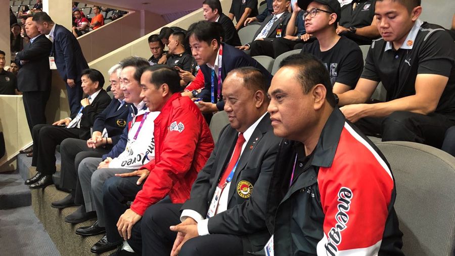 Kedatangan Jokowi Disambut Emas Pertama Indonesia