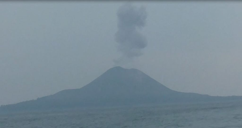 Gunung Anak Krakatau Meletus 336 Kali dalam Sehari, Status Waspada