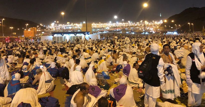 Mabit di Mina, Jamaah Haji Mulai Melontar Jumrah