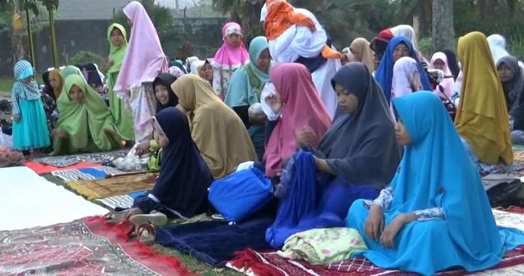 Salat Id Hari Ini, Ratusan Jamaah Padati Masjid Agung Al Azhar Jaksel