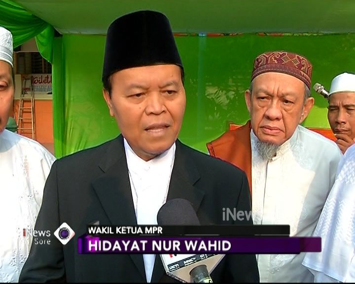 Hidayat Nur Wahid: Gus Sholah Perekat Umat