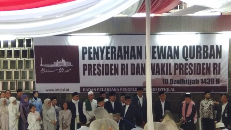 Usai Salat Idul Adha, Wapres JK Serahkan 2 Sapi kepada Masjid Istiqlal