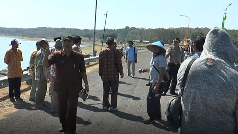 Warga 3 Kabupaten Buka Paksa Pintu Air Waduk Kedungombo di Grobogan