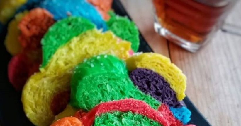 Berkreasi Bikin Camilan Lezat Rainbow Bread Warna-warni untuk si Kecil
