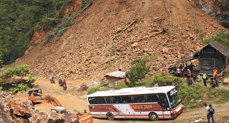 Sempat Putus akibat Longsor, Jalur Trenggalek-Ponorogo Dibuka Kembali