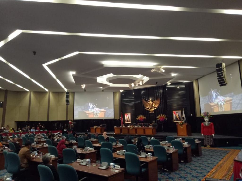Sidang Paripurna DPRD, Sandiaga Memohon Maaf kepada Warga DKI