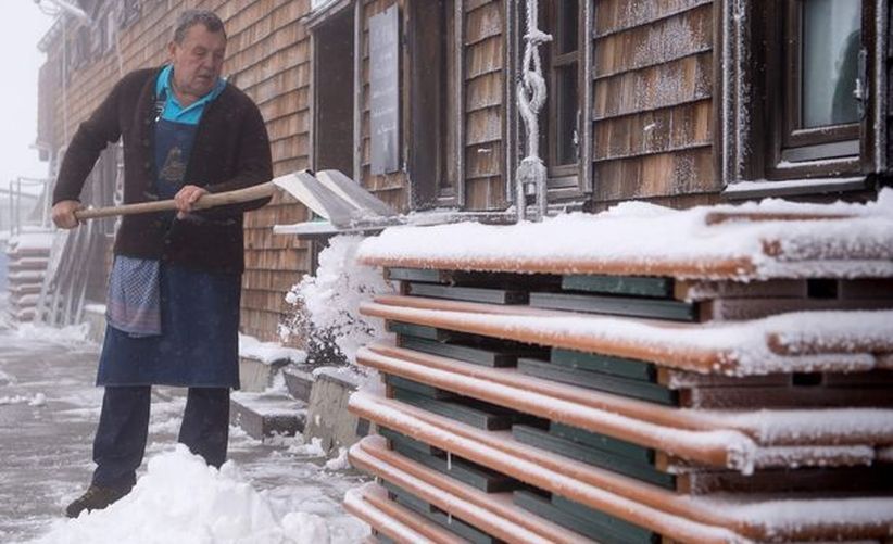 Cuaca Ekstrem di Eropa, Hujan Salju Turun di Musim Panas