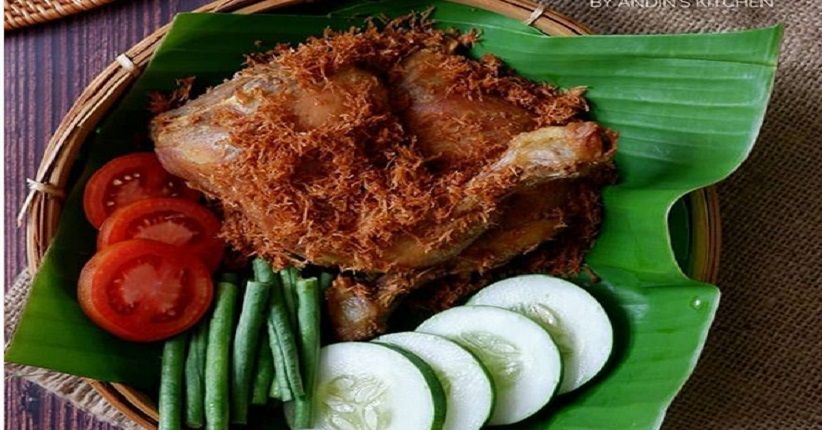 Santapan Sederhana Ayam Goreng Serundeng Kelapa untuk Makan Malam