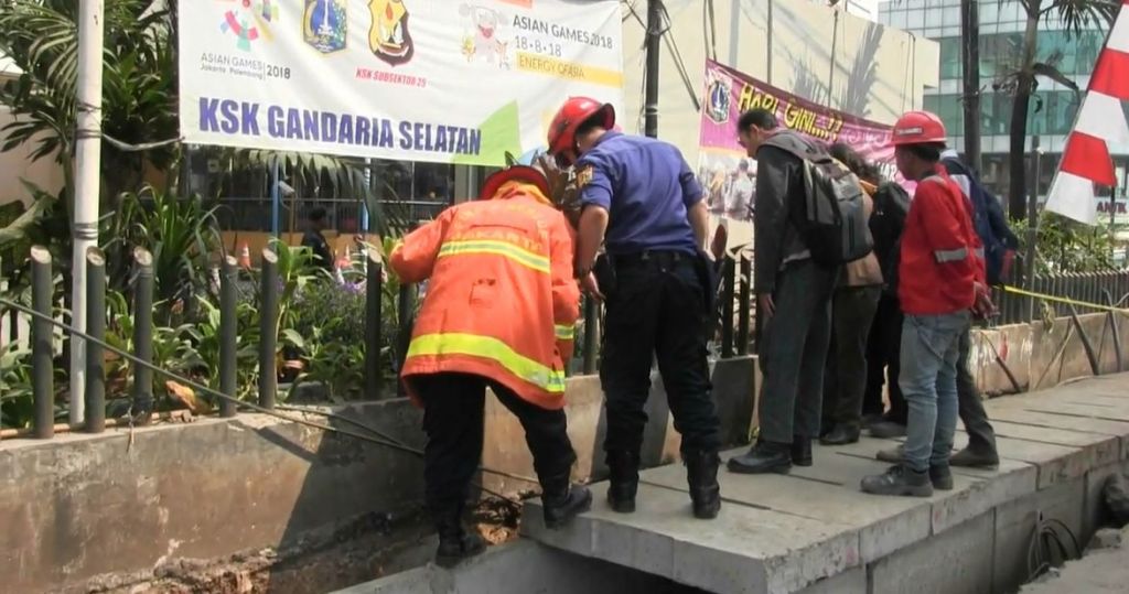 Pipa Gas di Jalan Fatmawati Raya Bocor, Pengendara Khawatir Meledak