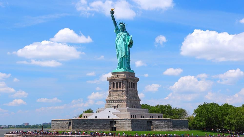 Tabung Gas Meledak di Pulau Patung Liberty, 3.400 Turis Dievakuasi