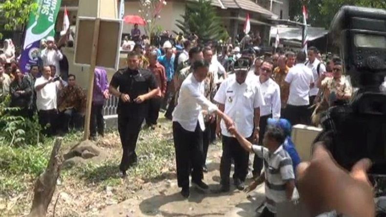 Jokowi Tinjau Proyek Irigasi di Sleman yang Dibangun dengan Dana Desa