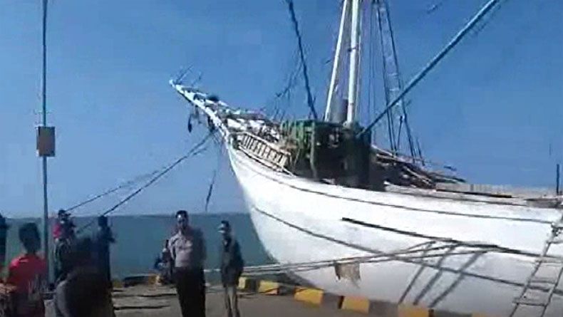 Kapal Wahyu Ilahi Angkut 100 Orang dan 200 Ternak Tenggelam di Flores