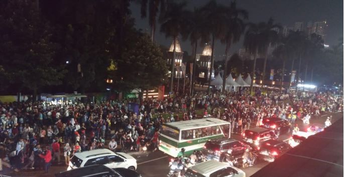Bubaran Closing Ceremony Asian Games, Warga Serbu TransJakarta