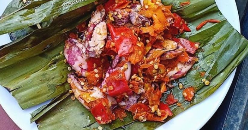 Pencinta Pedas, Cicipi Pepes Bakar Cumi dengan 20 Buah Cabai Rawit