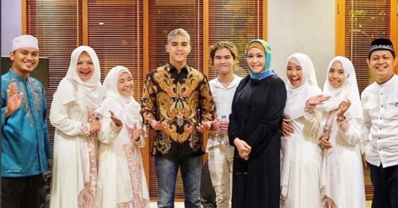 Cantiknya Maia Estianty Berhijab di Pengajian Ultah Al dan Dul