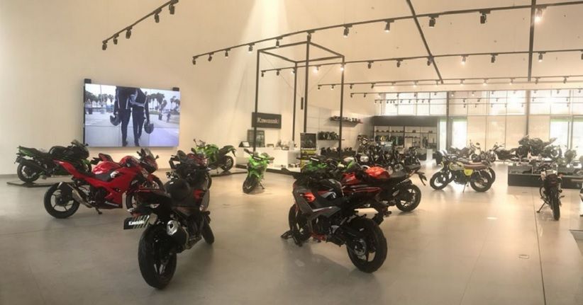 Kawasaki Buka Showroom Bernuansa Museum, Begini Penampakannya
