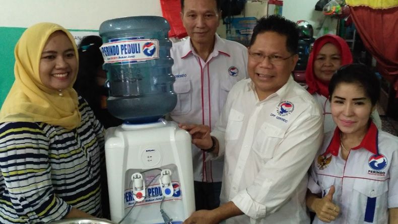 Dikunjungi Perindo dan Diberi Dispenser, Pemilik Warteg Ini Terharu