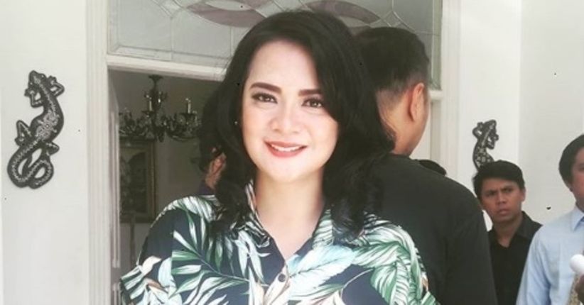 Putuskan Bercerai, Anak Shezy Idris: Sekarang Kita Tinggal Bertiga Ya