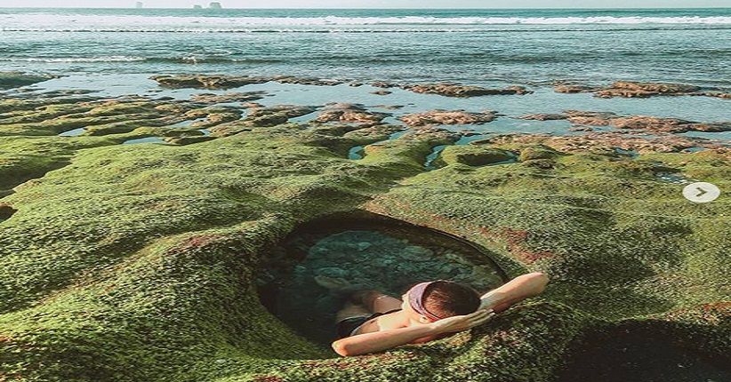 Wisata Pantai Parang Dowo Malang, Gugusan Karangnya Terlihat Eksotis