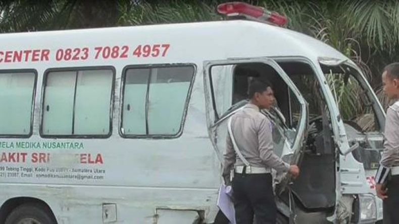 Ambulans Pembawa Korban Bus Maut di Sukabumi Kecelakaan