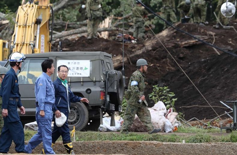 PM Jepang Kunjungi Lokasi Gempa, Korban Tewas 42 Orang