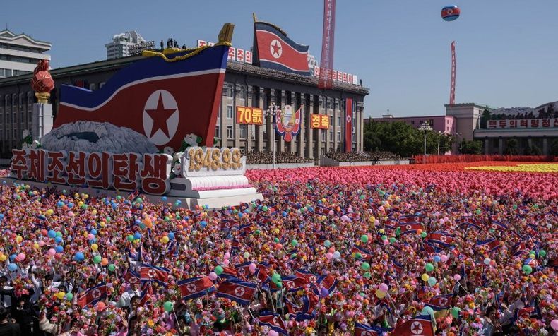 Tak Ada Rudal Jarak Jauh, HUT Korut Ke-70 Penuh Bunga dan Balon