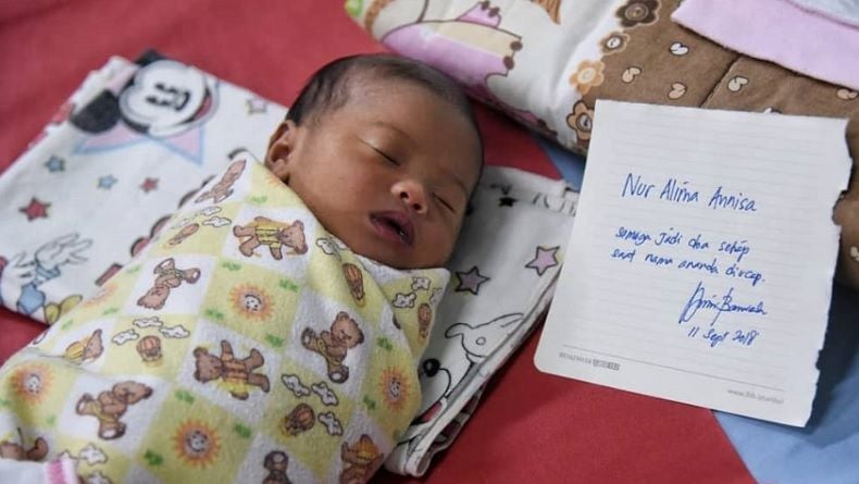 Anies Beri Nama Bayi Baru Lahir di Puskesmas Cilandak
