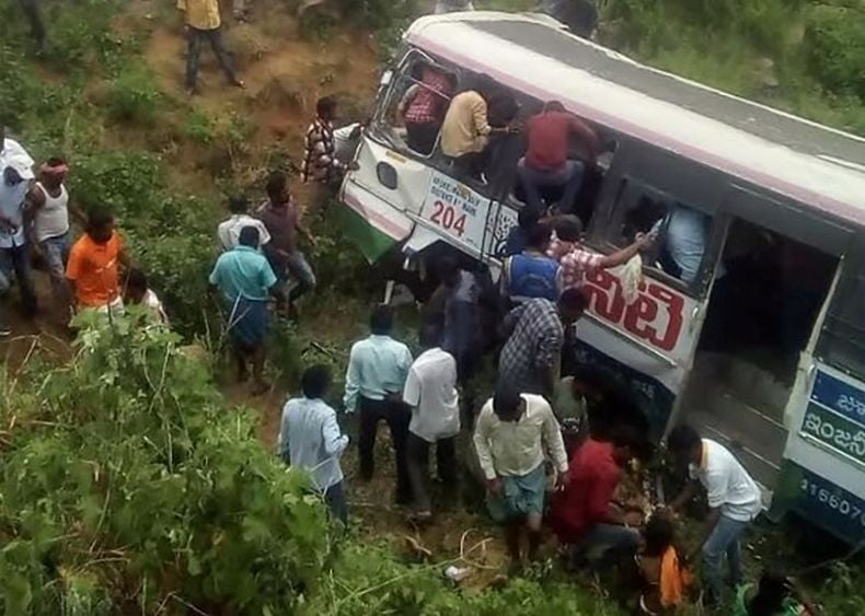 Korban Tewas Bus Masuk Jurang di India 50 Orang, Setengahnya Wanita
