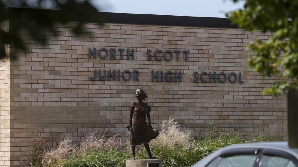 Berniat Tembak Gurunya di Kelas Pakai Pistol, Bocah SMP AS Ditangkap