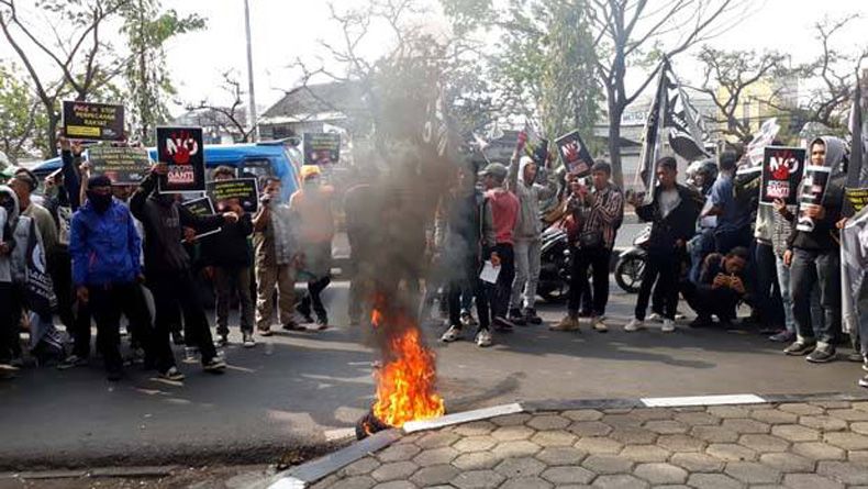 Tolak #2019GantiPresiden, Puluhan Orang Geruduk Kantor DPW PKS Jabar
