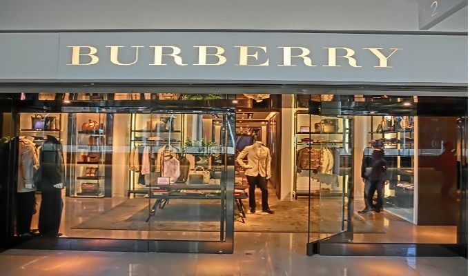 Burberry Stop Pakai Bulu Hewan Asli dan Bakar Produknya yang Tak Laku