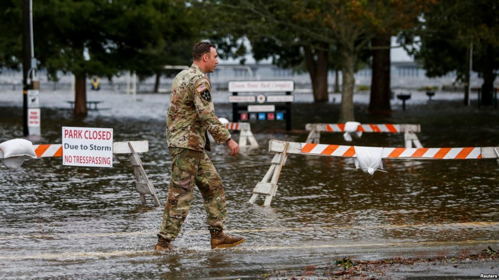 Badai Florence Mulai Terjang North Carolina, Atap Rumah Terbang