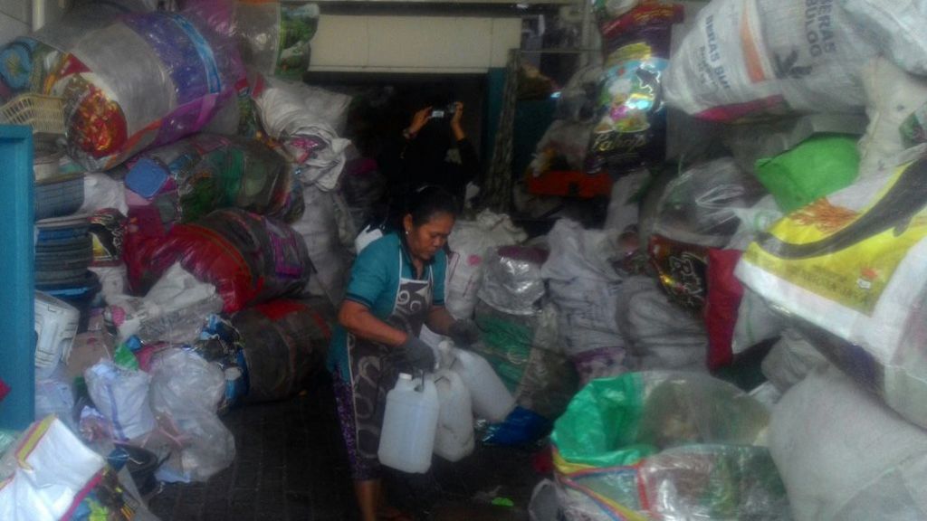 Pemkot Kesulitan Kelola Botol Hasil Penukaran Tiket Bus Suroboyo