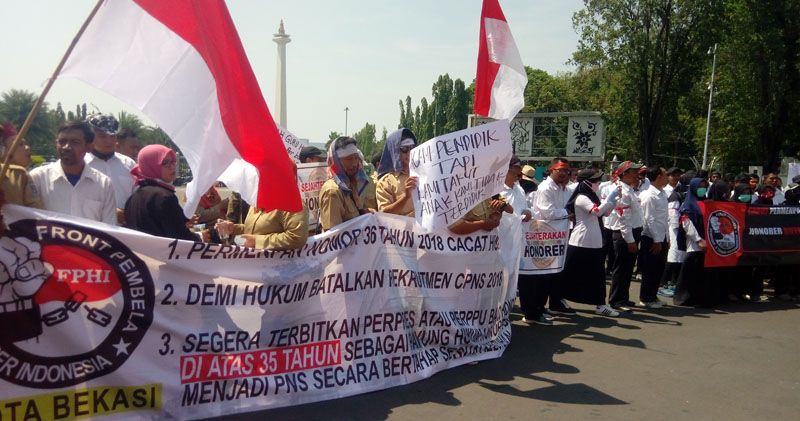 Demo di Istana, Guru Honorer Tuntut Batas Usia CPNS 35 Tahun Dicabut
