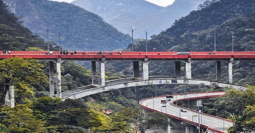 Pemandangan Baru Jembatan Kelok 9 Payakumbuh yang Dikenal Ekstrem