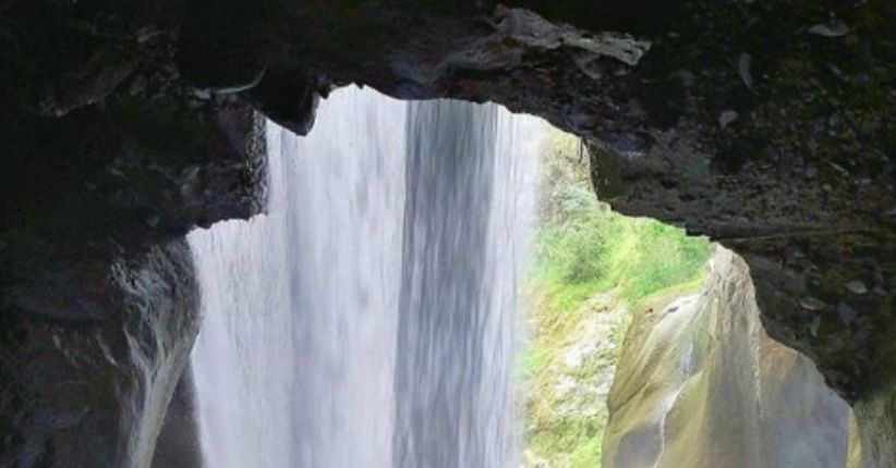 Mengalir di Tebing, Air Terjun Jeneberang Gowa Cantik Berbentuk Tirai