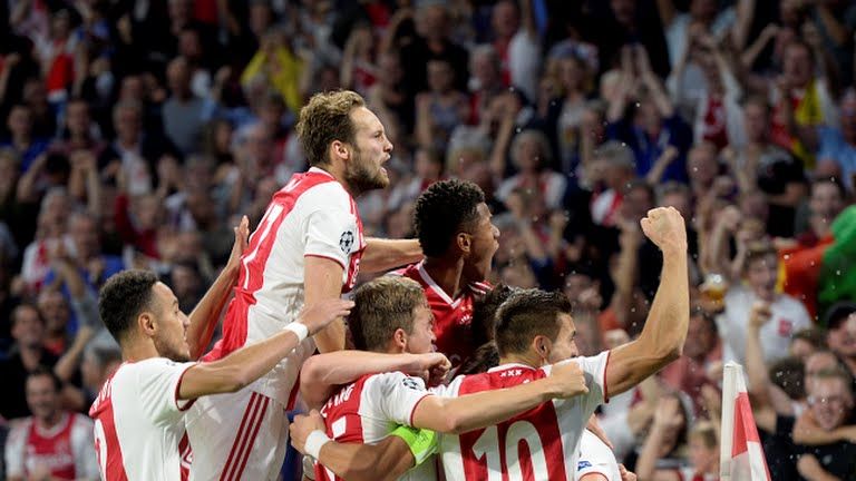 Ajax Amsterdam Kalahkan AEK Athens 3-0