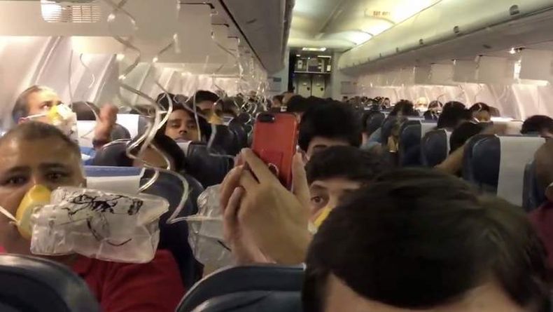 30 Penumpang Pendarahan di Hidung dan Telinga, Pesawat Putar Balik