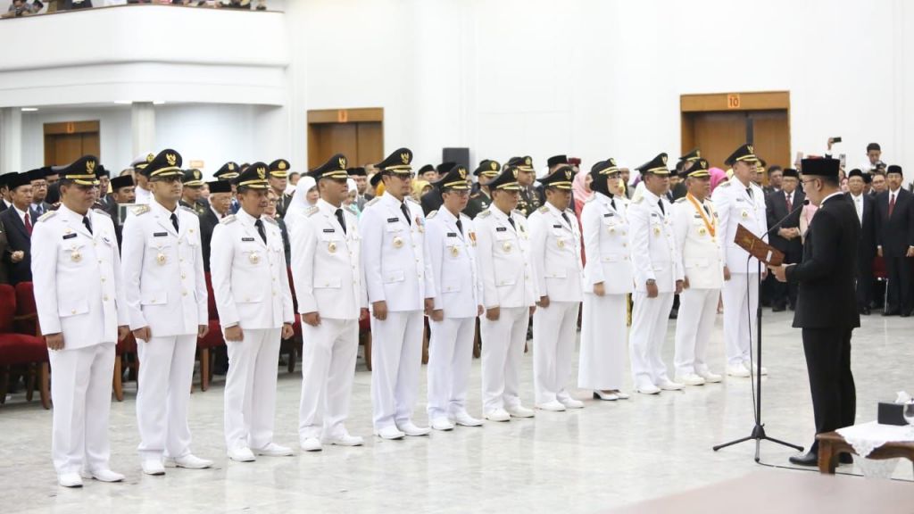 Ridwan Kamil Lantik 6 Kepala Daerah Terpilih di Jawa Barat