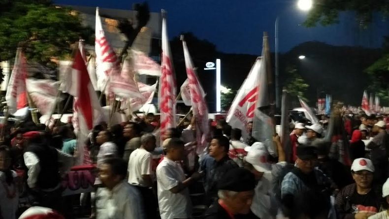 Nyanyian 'Jokowi Sekali Lagi' Bergemuruh di Rumah Aspirasi