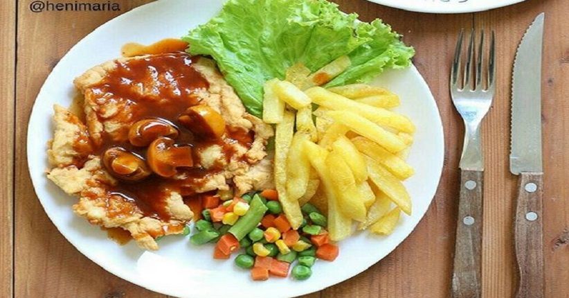 Makan Malam ala Restoran dengan Krispi Steik Ayam Saus Mushroom