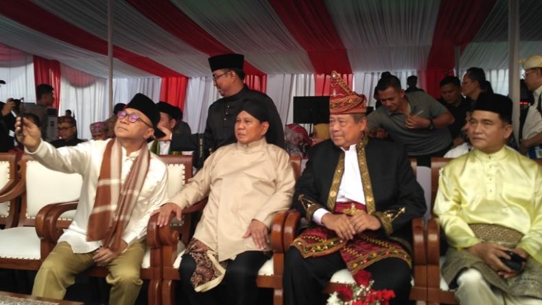 Hadir di Monas, SBY Salami Jokowi dan Ma'ruf