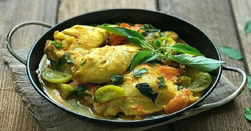 Makan Malam dengan Masakan Manado, Pilihannya Ayam Woku Pedas