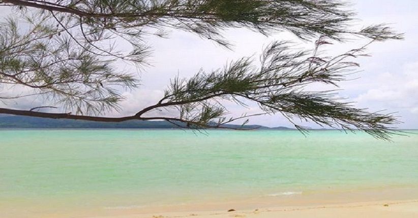 Tak Perlu ke Luar Negeri, Gili Noko Gresik Tawarkan Pantai nan Eksotis