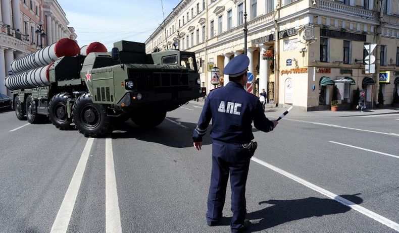 Pesawatnya Dijadikan Tameng Israel, Rusia Kirim Rudal S-300 ke Suriah